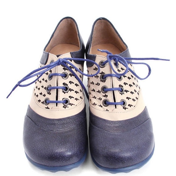 Fluevog NEARLY NEW Hopes Promise navy/cream lace up heels w/ F cutouts - 7.5/8 - Picture 16 of 16